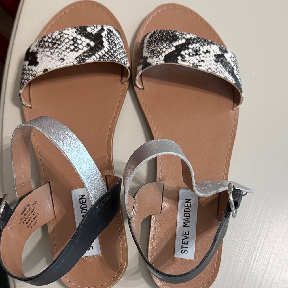 Steve Madden Donddi Snakeskin and Silver Sandals Size 8